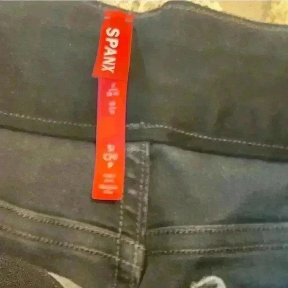 Spanx 6” Twill Short - Picture 4 of 4